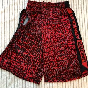 Boys Under Armour Short. Size youth medium.